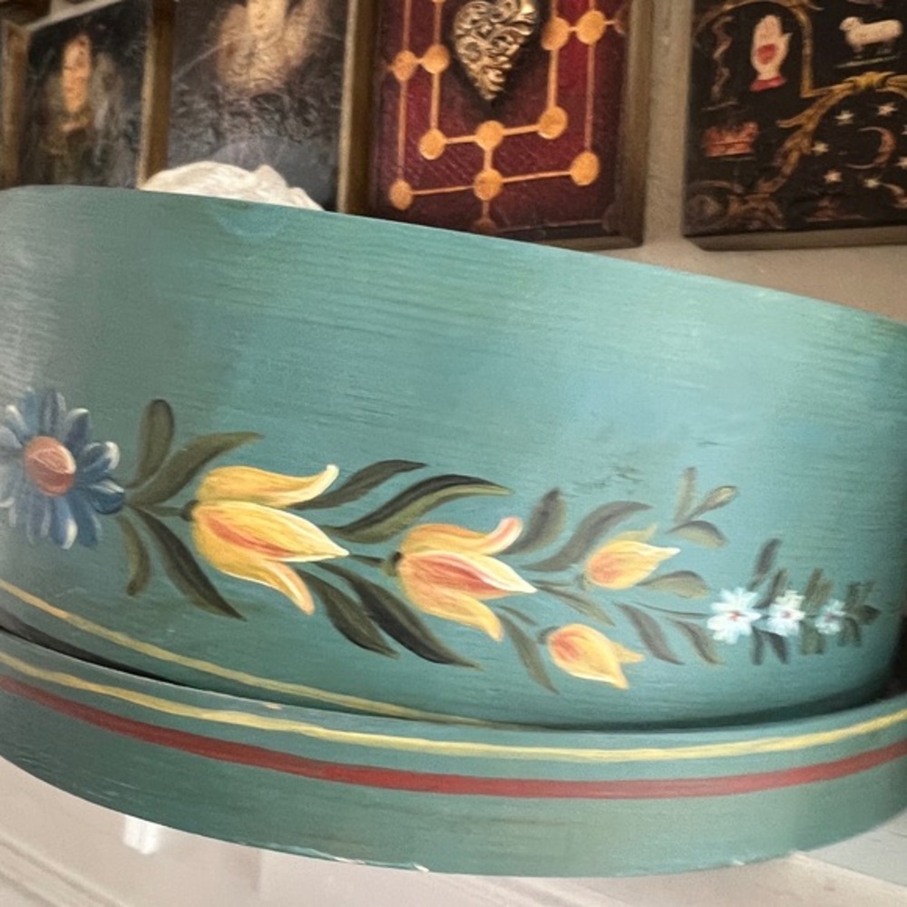 Buhler Holzspan, antique‎ Hand Made, Folk Art Painted, Round Sewing Box - Picture 3 of 4